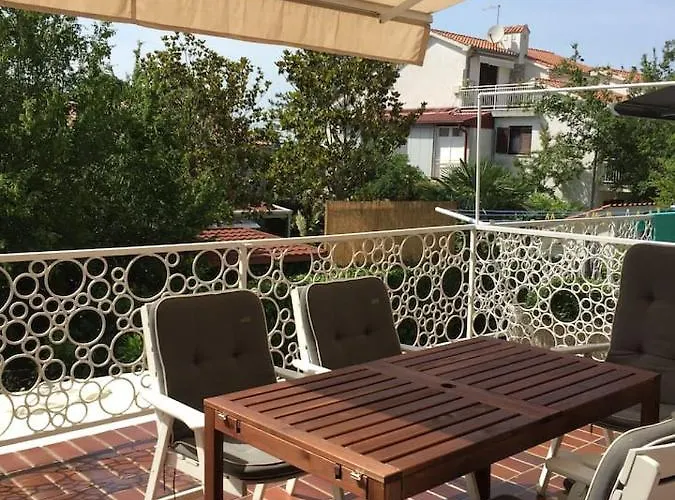 Domic ,two Bedrooms Whit Large Terrace Apartment Njivice